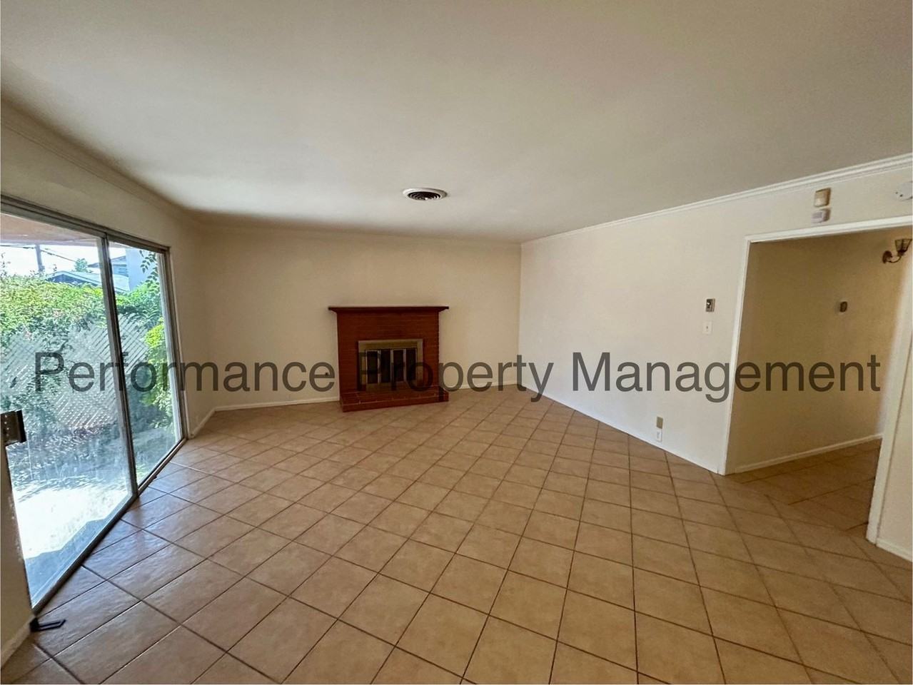 328 Warren St - Photo 3 of 20