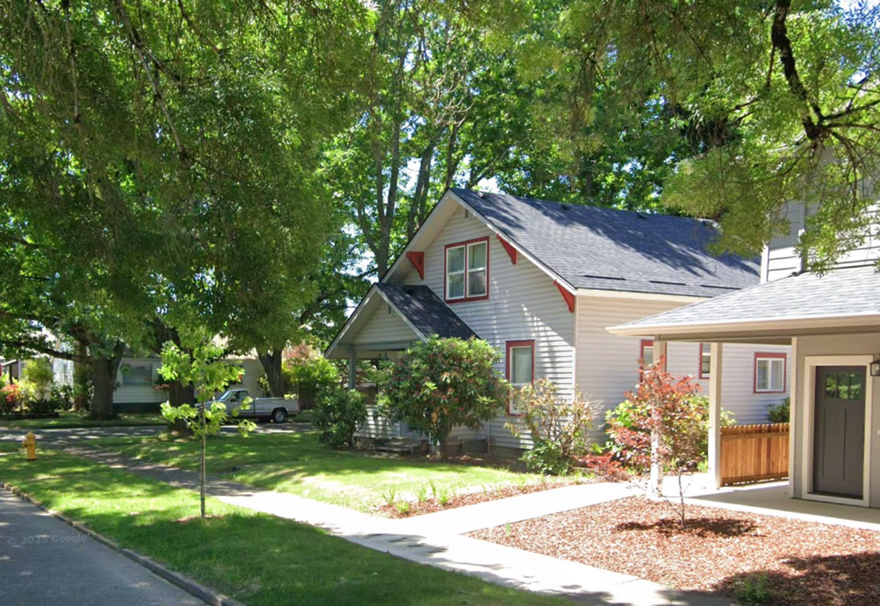 1409 Mccoy Ave Ne - Photo 3 of 5