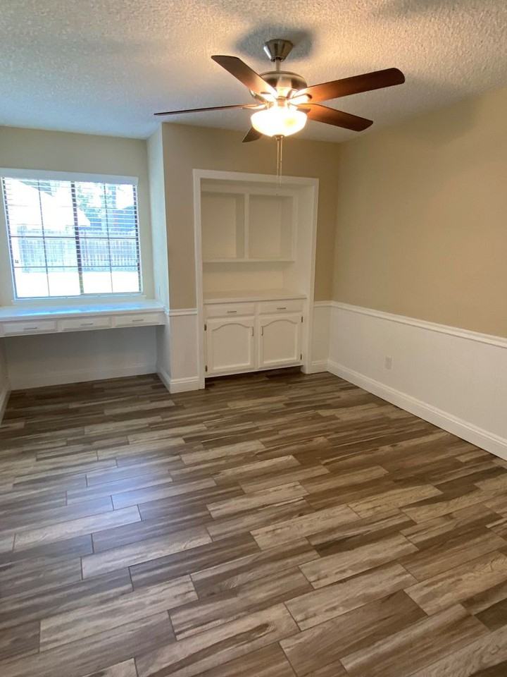 12909 Hillary Way - Photo 3 of 7