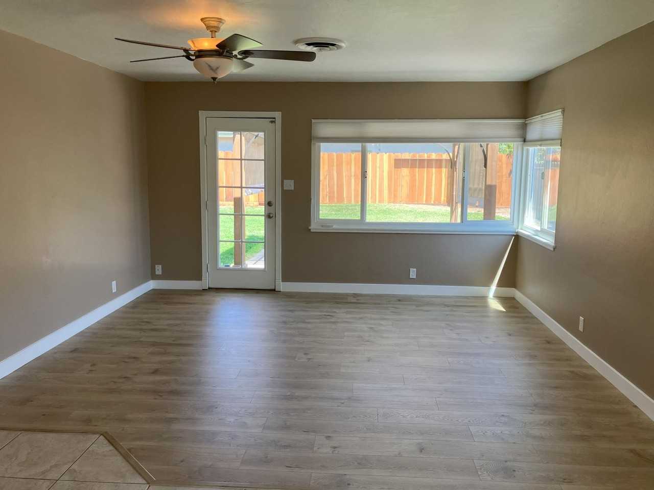 804 Pine St - Photo 3 of 10