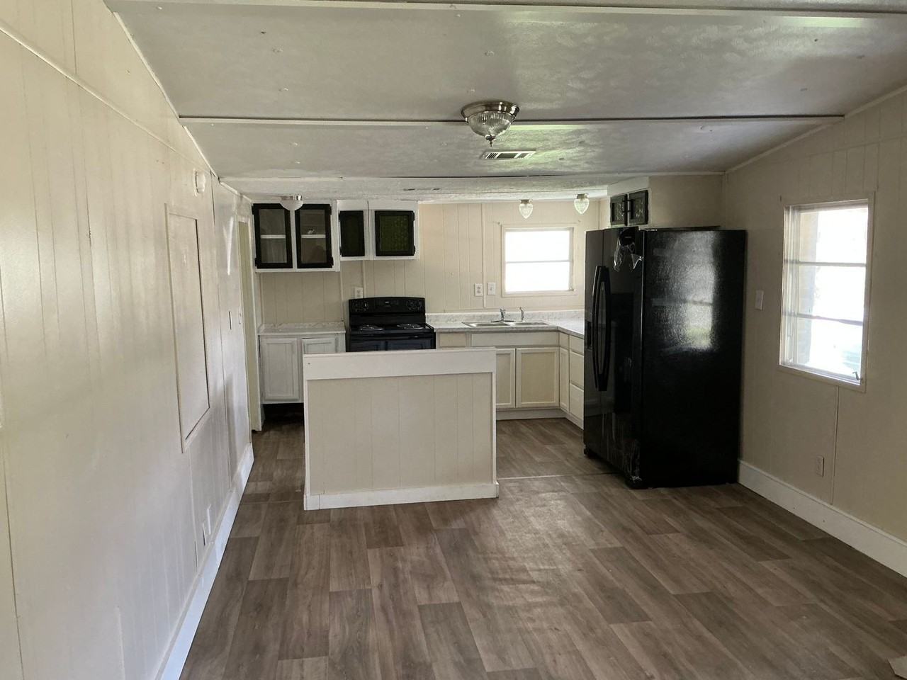 4536 Settle St - Photo 3 of 15