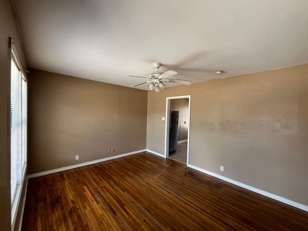 4326 Cottage St - Photo 2 of 15
