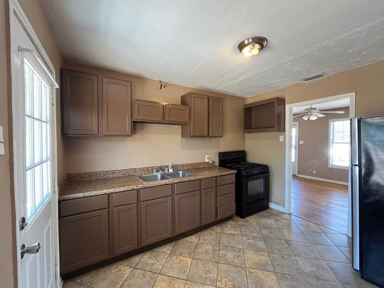 4326 Cottage St - Photo 5 of 15