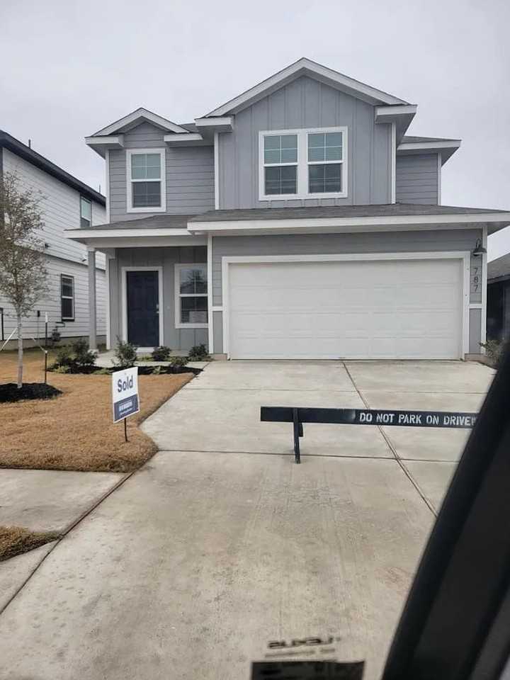 787 Arnold Loop - Photo 3 of 4