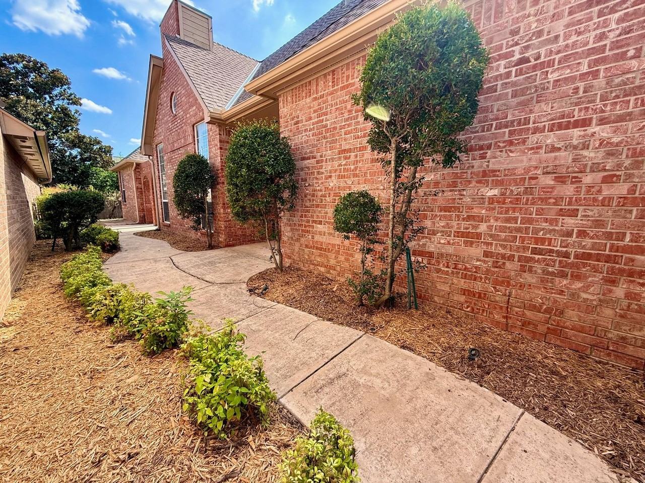 3816 Tudor Circle - Photo 4 of 32