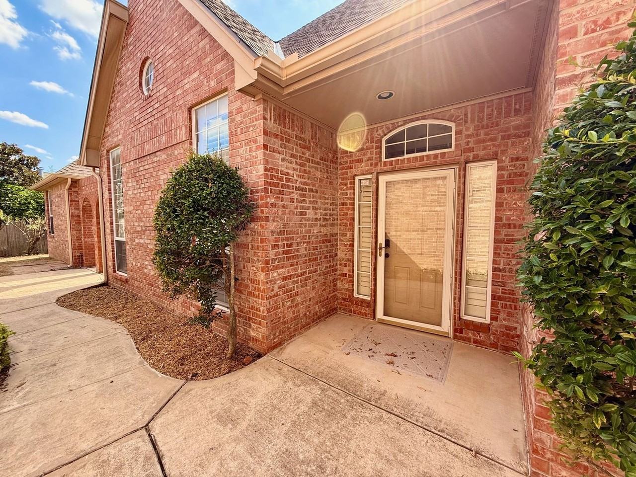 3816 Tudor Circle - Photo 5 of 32