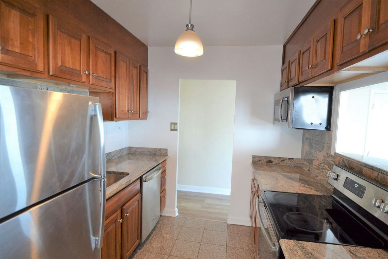 4180.2 North Marine Drive, Chicago, IL 60613, Unit 4180-1405 - Photo 2 of 12