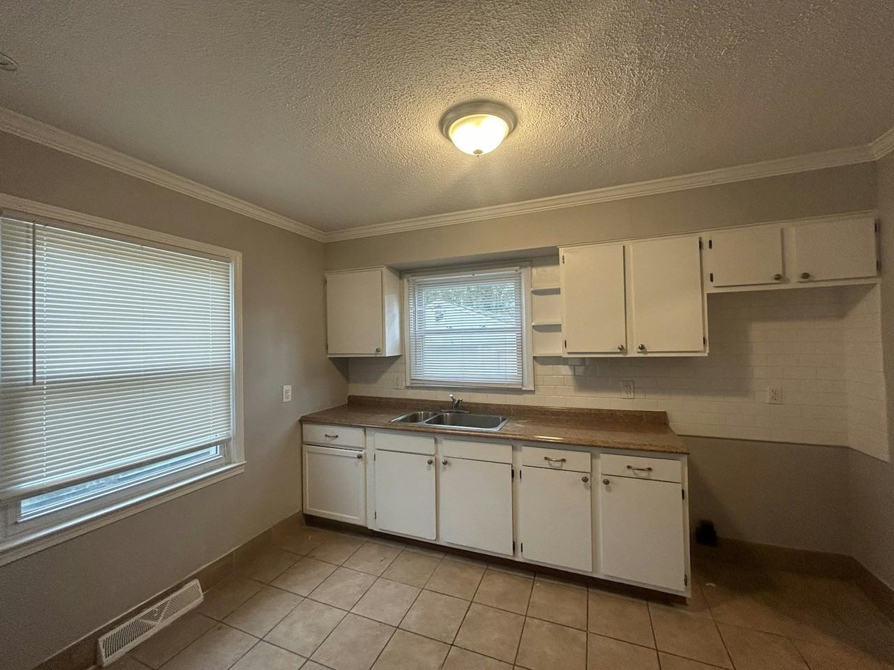 15755 Woodbine Avenue - Photo 2 of 13