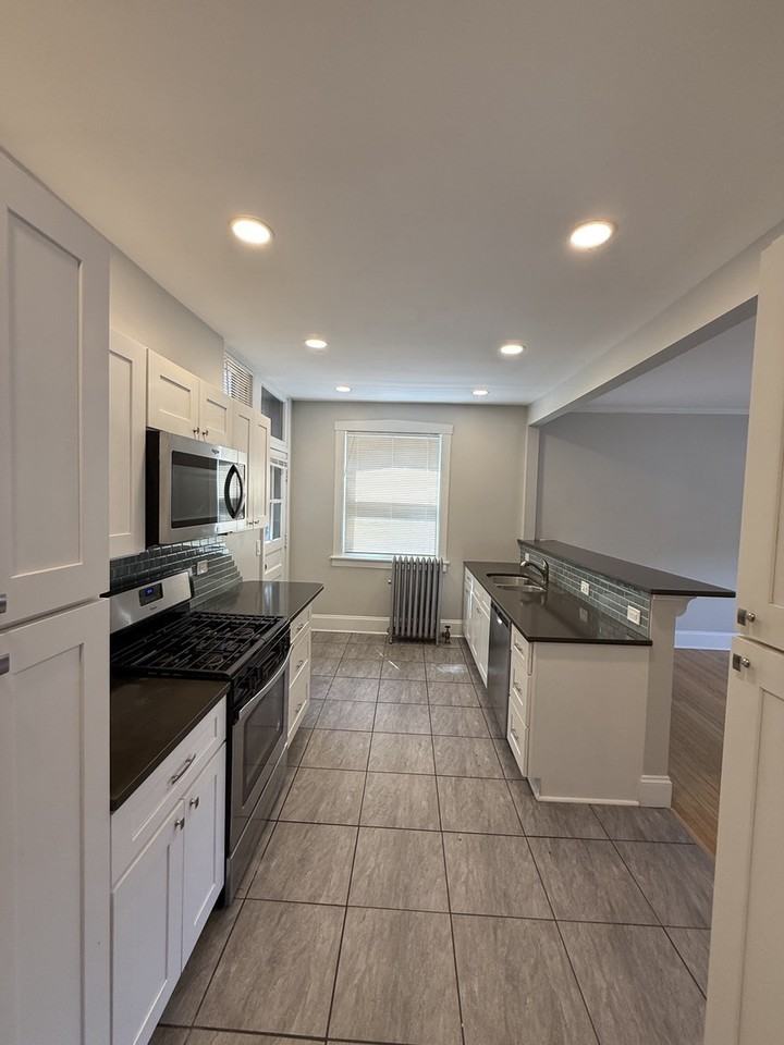 7422 West Madison Street - Photo 2 of 38