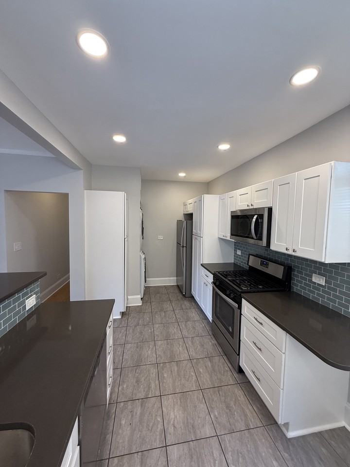 7422 West Madison Street - Photo 4 of 38