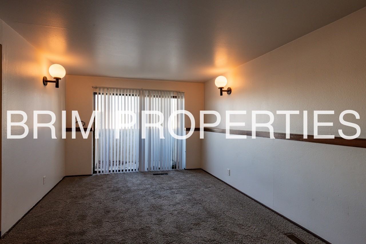 290 S. 100 E. - Photo 2 of 18