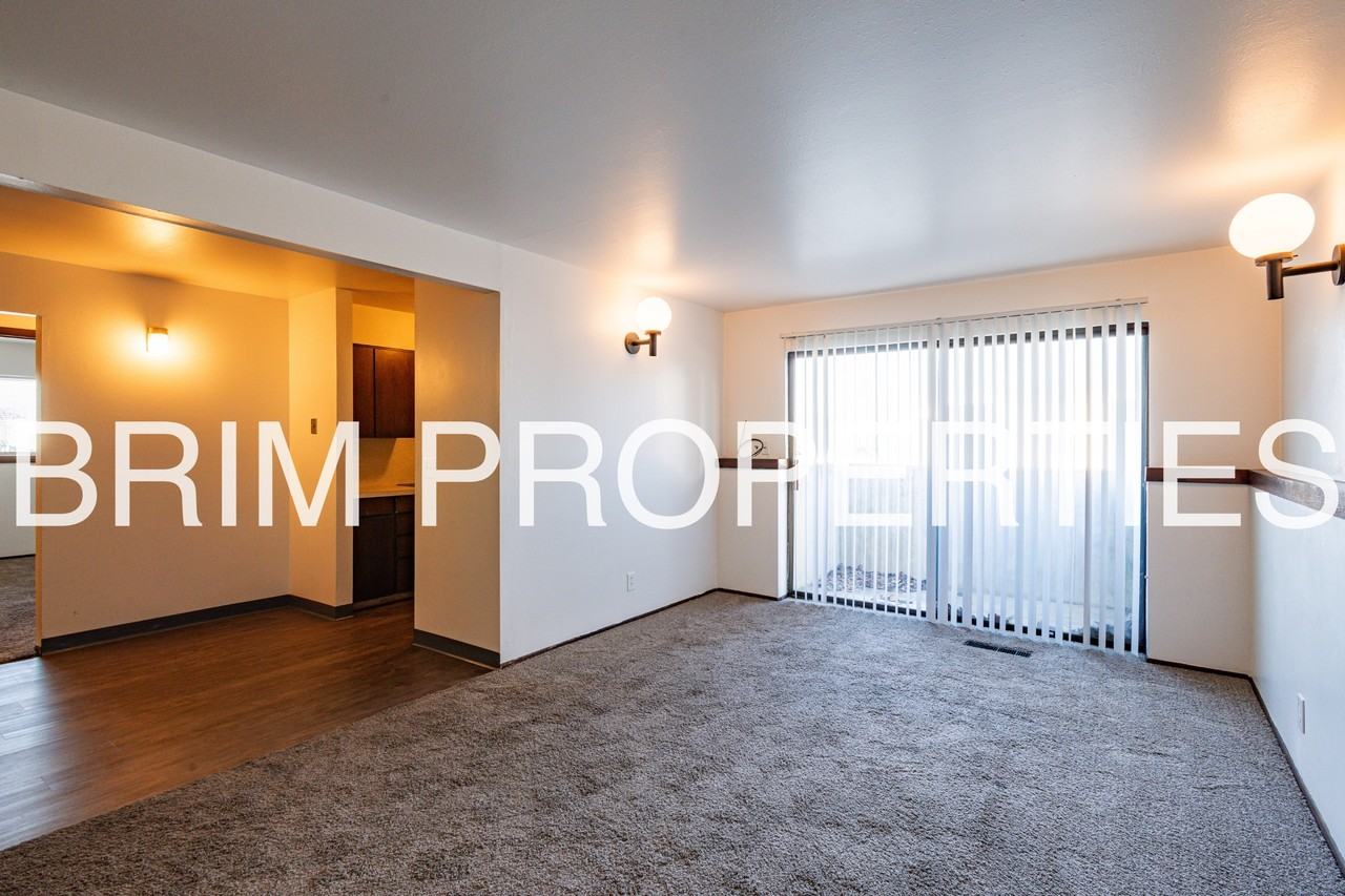 290 S. 100 E. - Photo 3 of 18