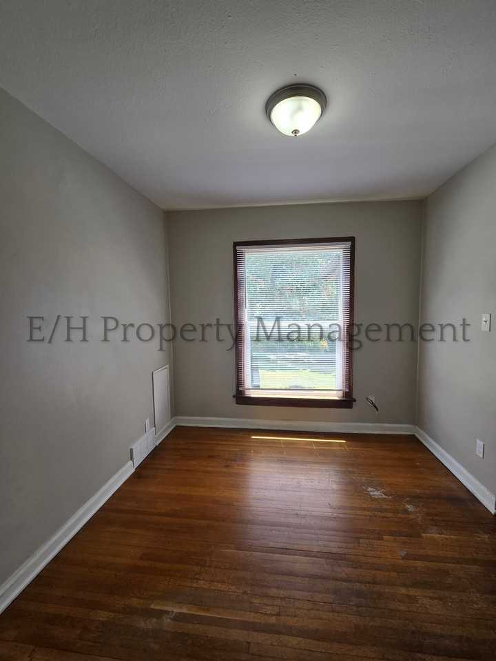 1703 East Lewis Street - Photo 6 of 18