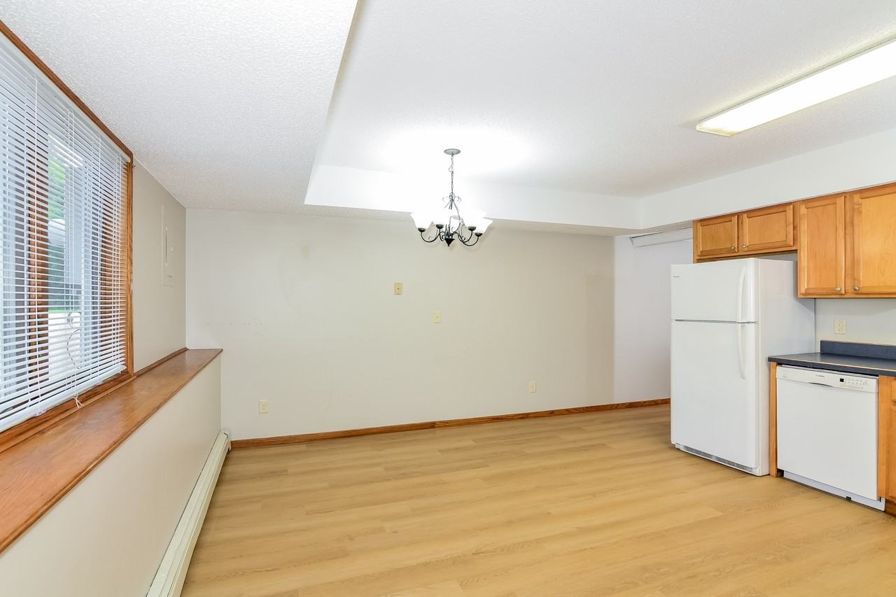 622 Pleasant Drive - Photo 5 of 17