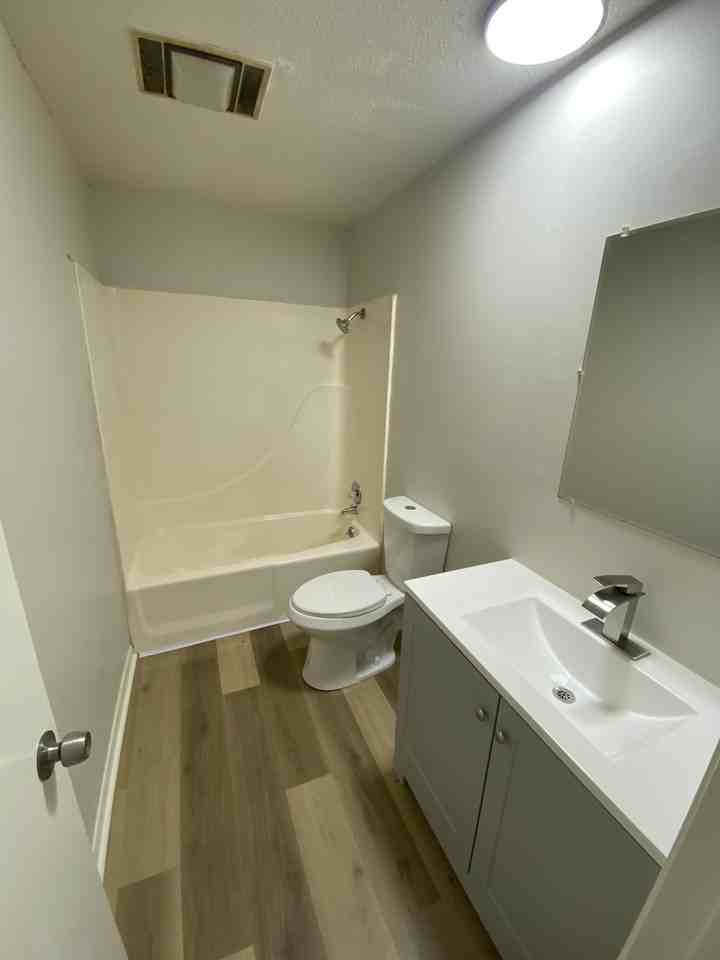 2100 West Emory - Photo 2 of 10