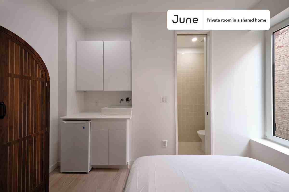 624 E 17th St #C - Photo 2 of 19