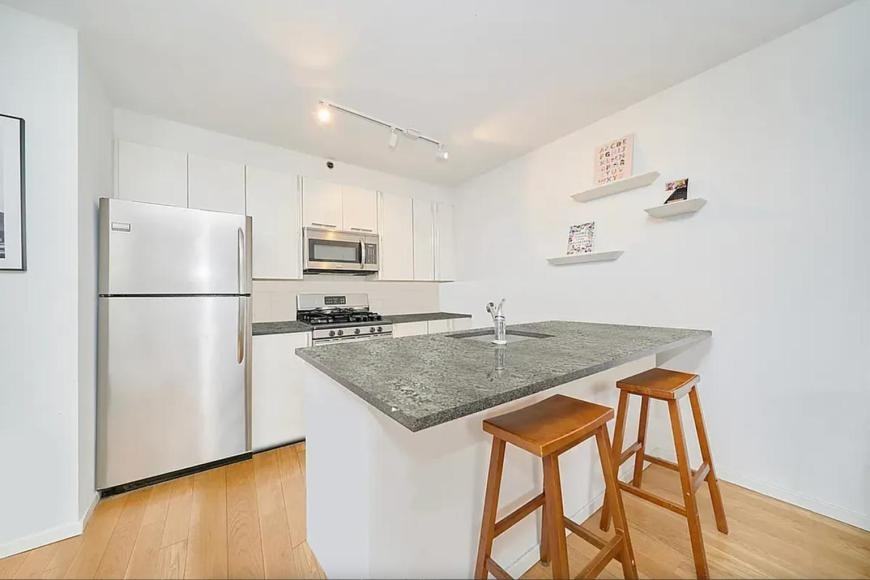 307 Atlantic Avenue - Photo 4 of 5