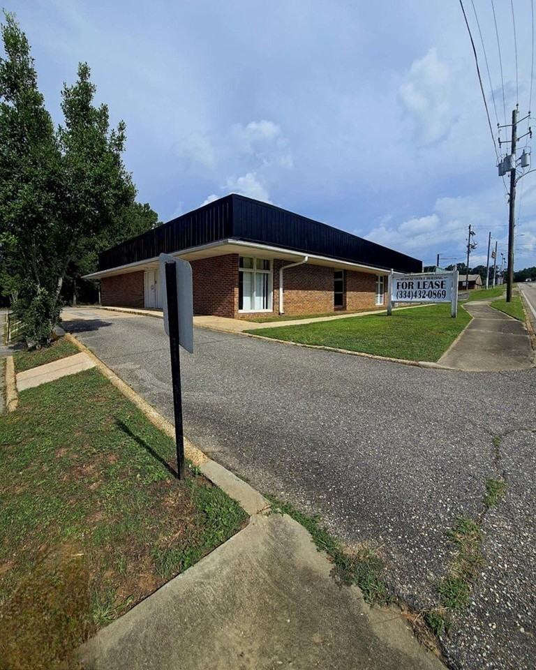 633 S Union Ave - Photo 2 of 12