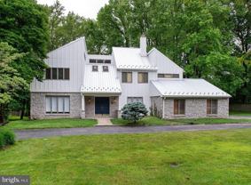 880 Roscommon Rd - Photo 1 of 1