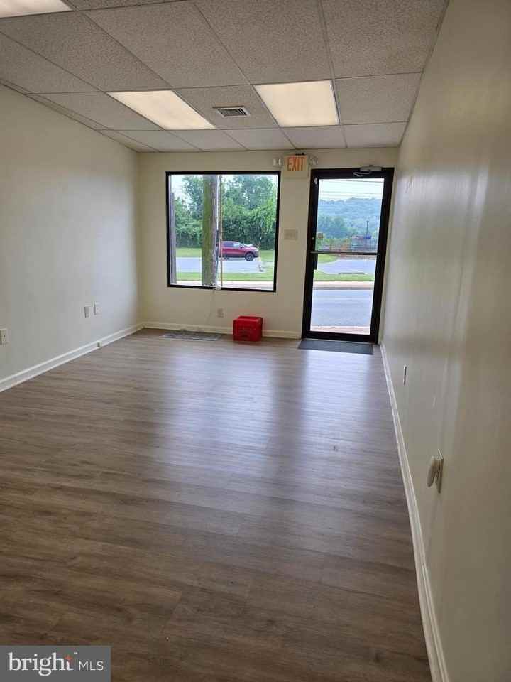 147 W Lancaster Ave - Photo 2 of 10