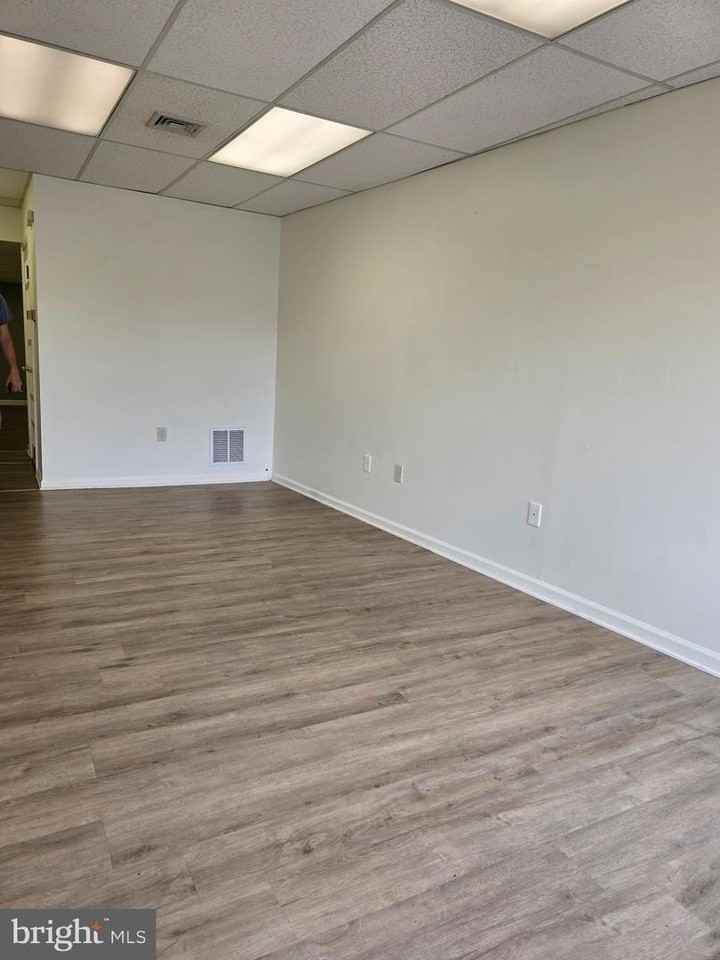 147 W Lancaster Ave - Photo 3 of 10