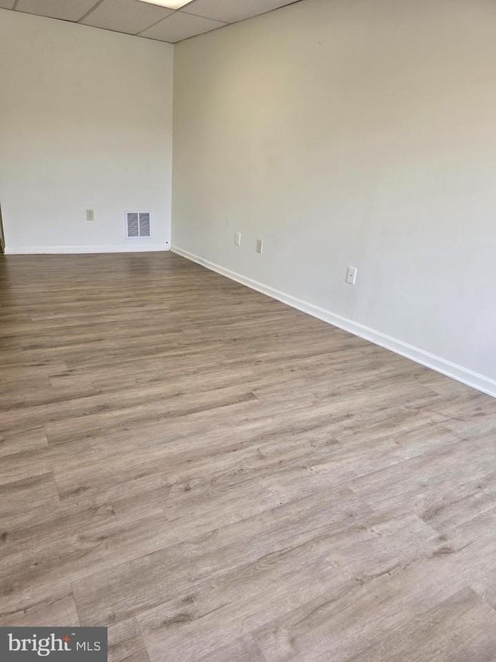 147 W Lancaster Ave - Photo 4 of 10