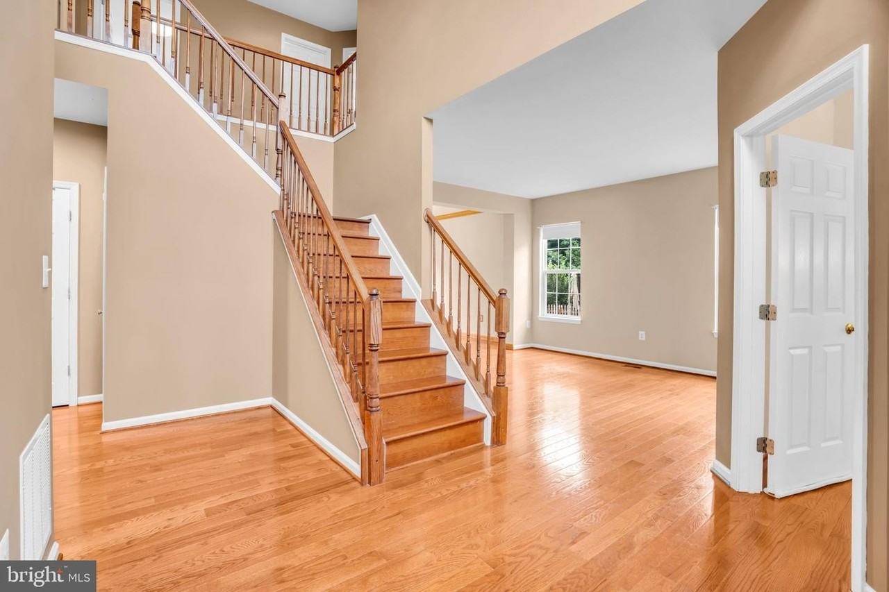 8142 Tenbrook Dr - Photo 5 of 50