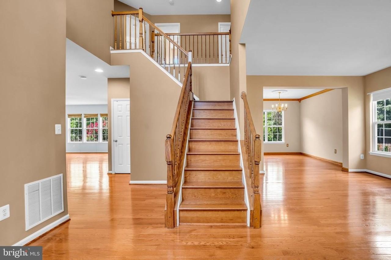 8142 Tenbrook Dr - Photo 6 of 50