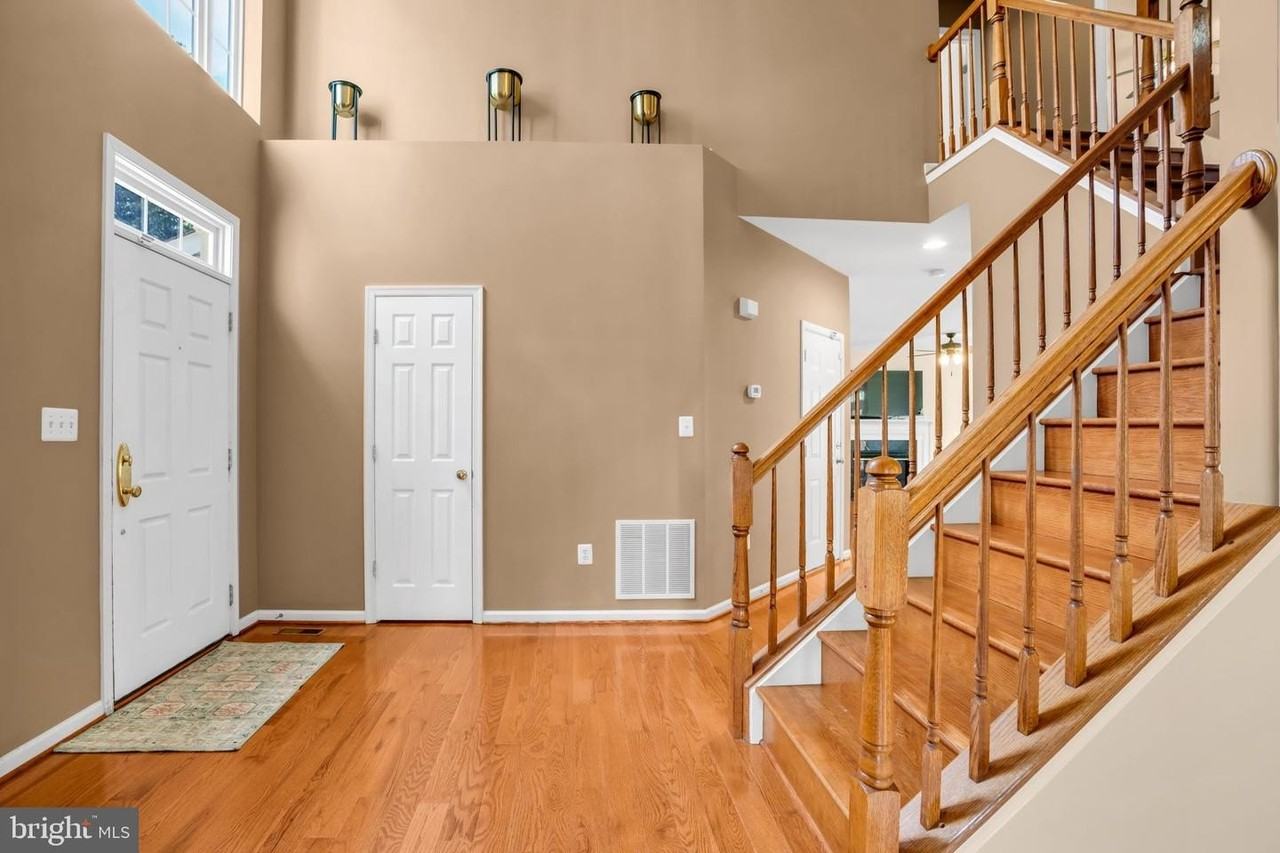 8142 Tenbrook Dr - Photo 7 of 50