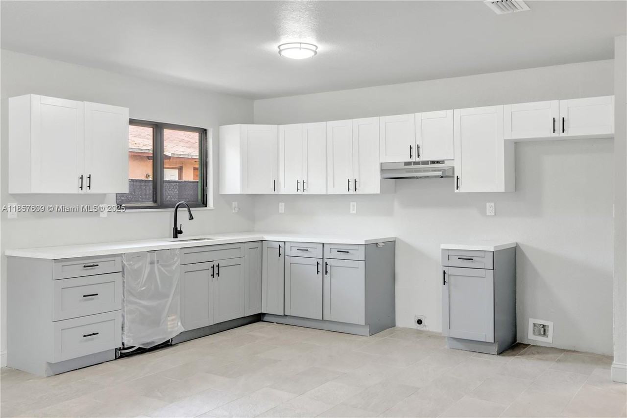 861 Nw 6th Ave #1 - Photo 6 of 12