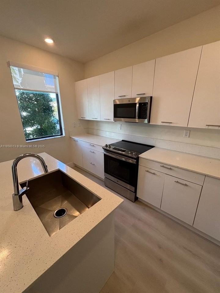 4281 Northwest 83rd Avenue #4281 - Photo 6 of 21