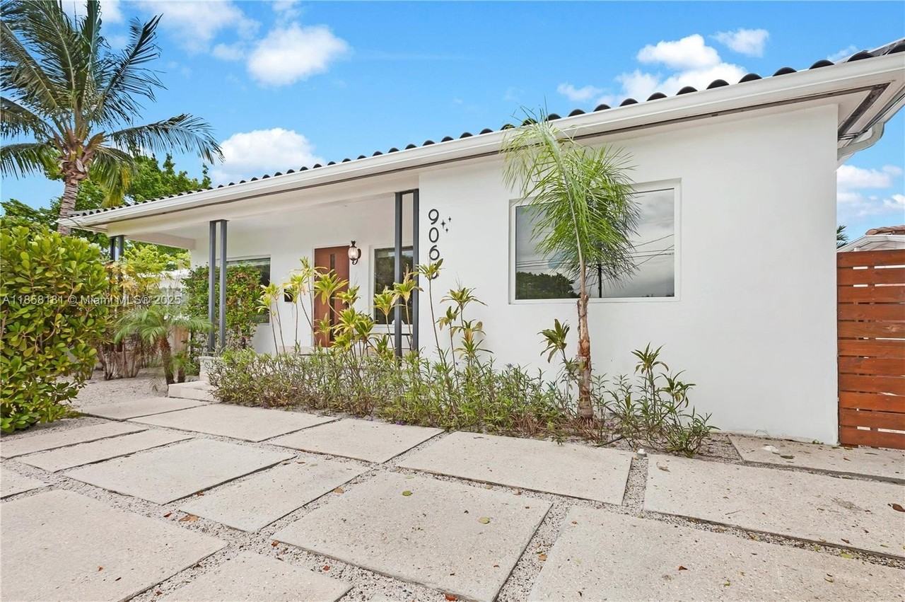 9065 Emerson Ave - Photo 3 of 50