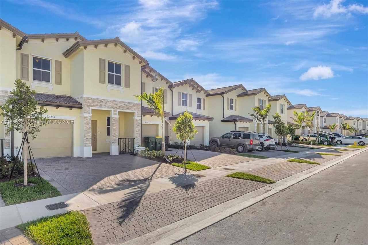 Se 29th St #2546 - Photo 2 of 50