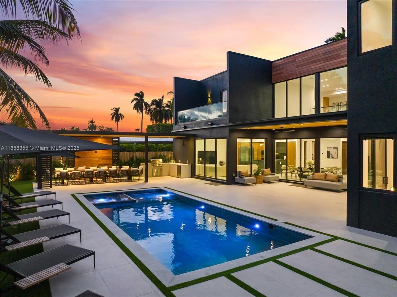 1960 Ne 197th Ter - Photo 2 of 50