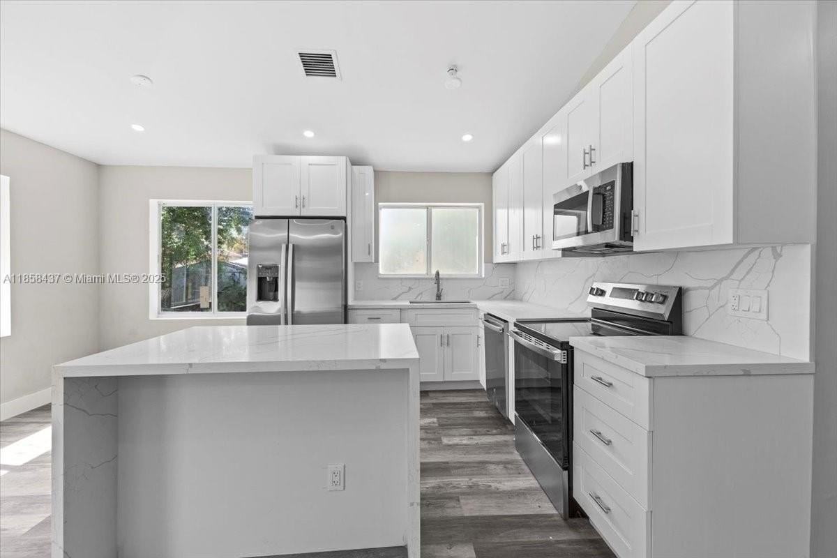 6120 Southwest 63rd Street - Photo 5 of 27