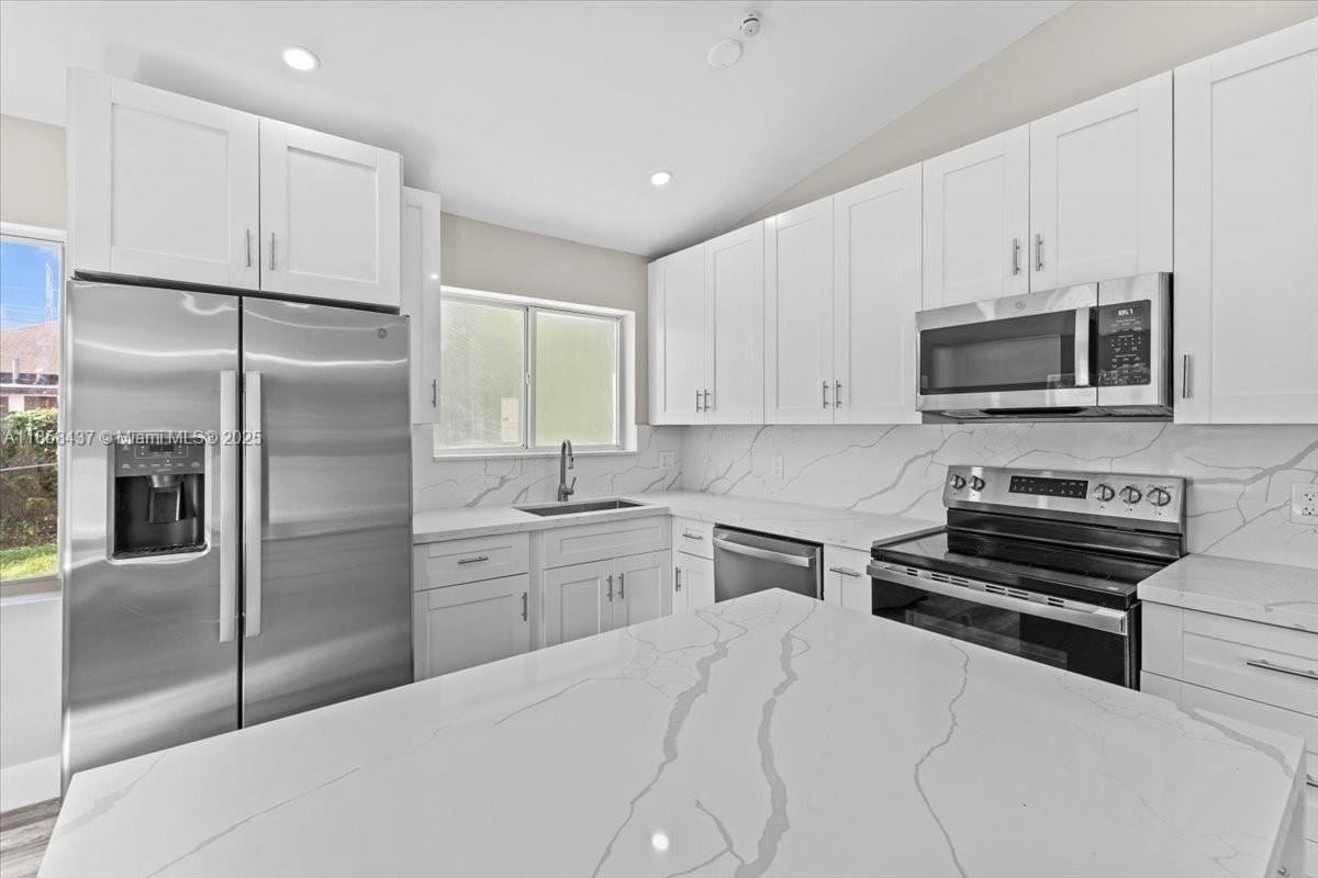 6120 Southwest 63rd Street - Photo 6 of 27