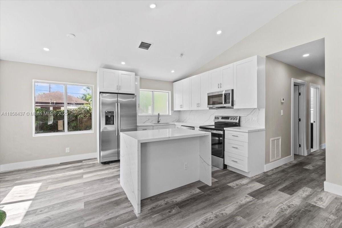 6120 Southwest 63rd Street - Photo 4 of 27