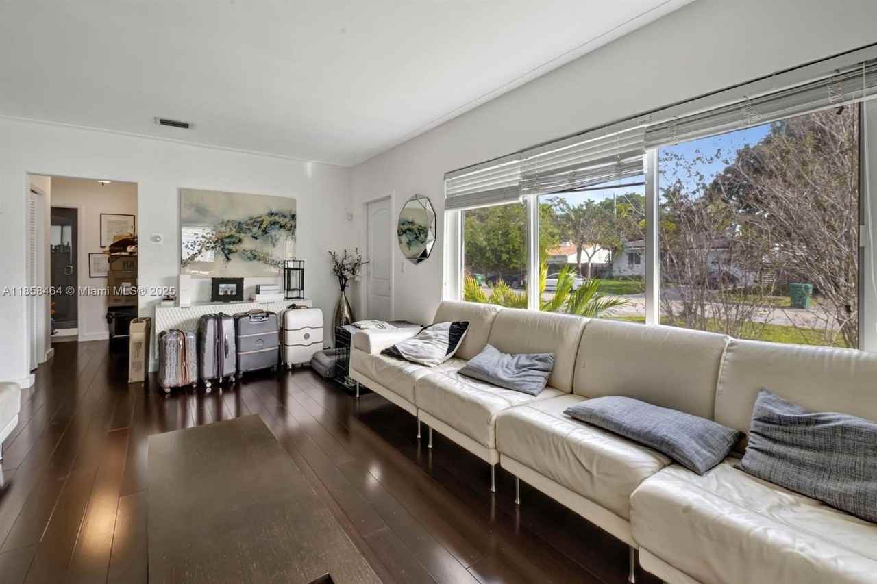 901 Sw 24th Rd - Photo 4 of 15