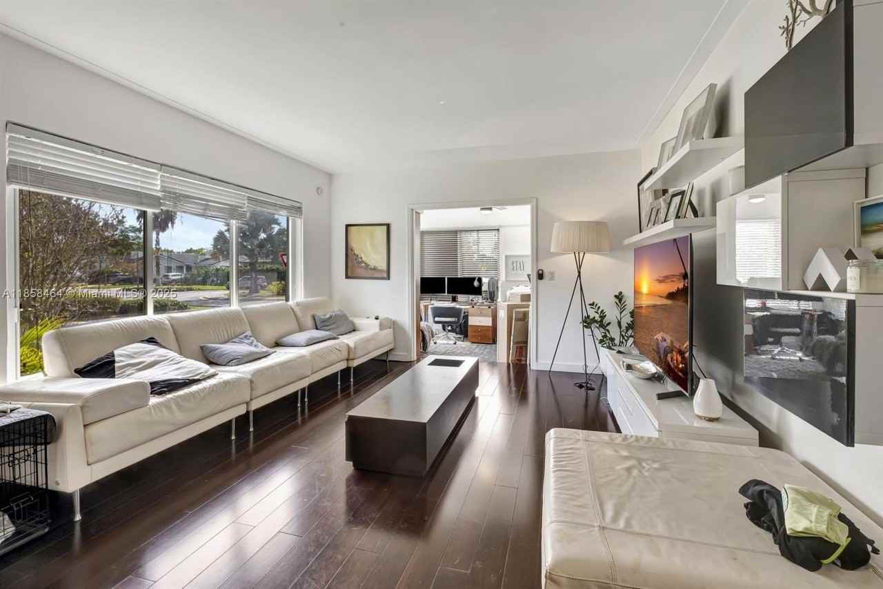 901 Sw 24th Rd - Photo 5 of 15