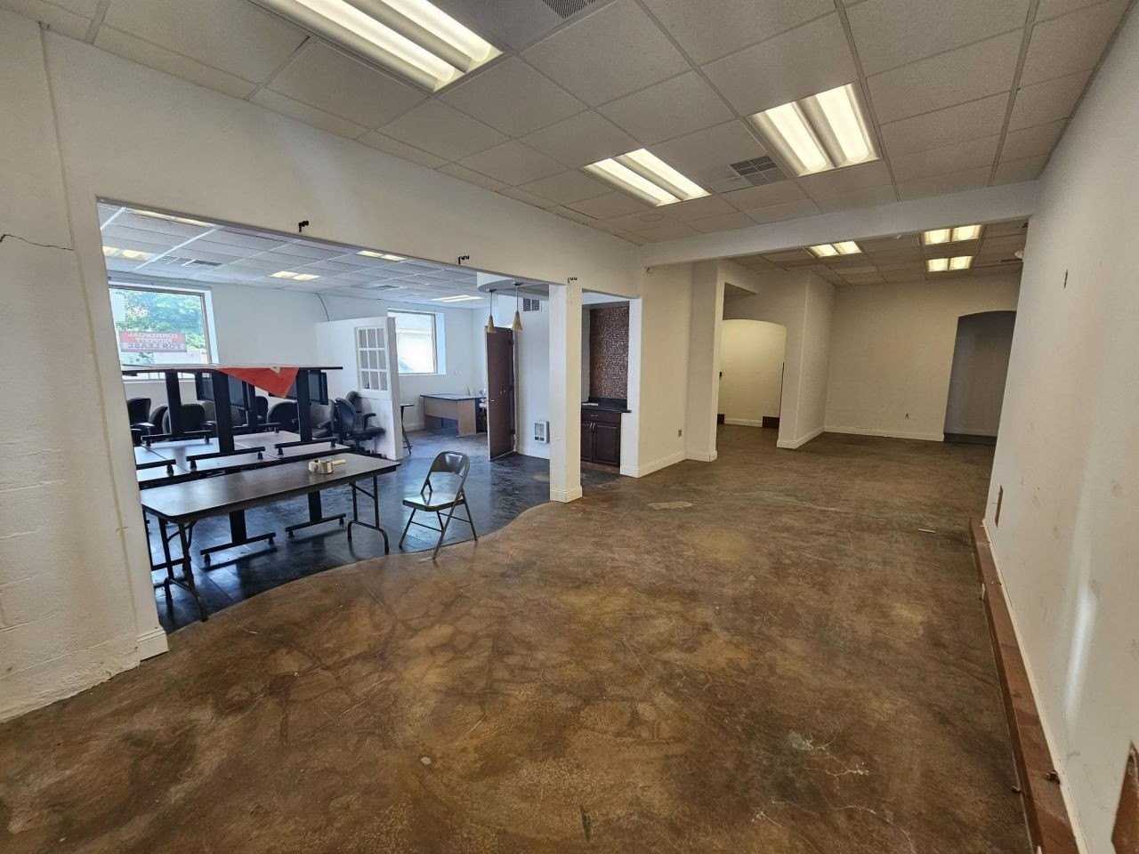 141 Winchester St - Photo 5 of 12