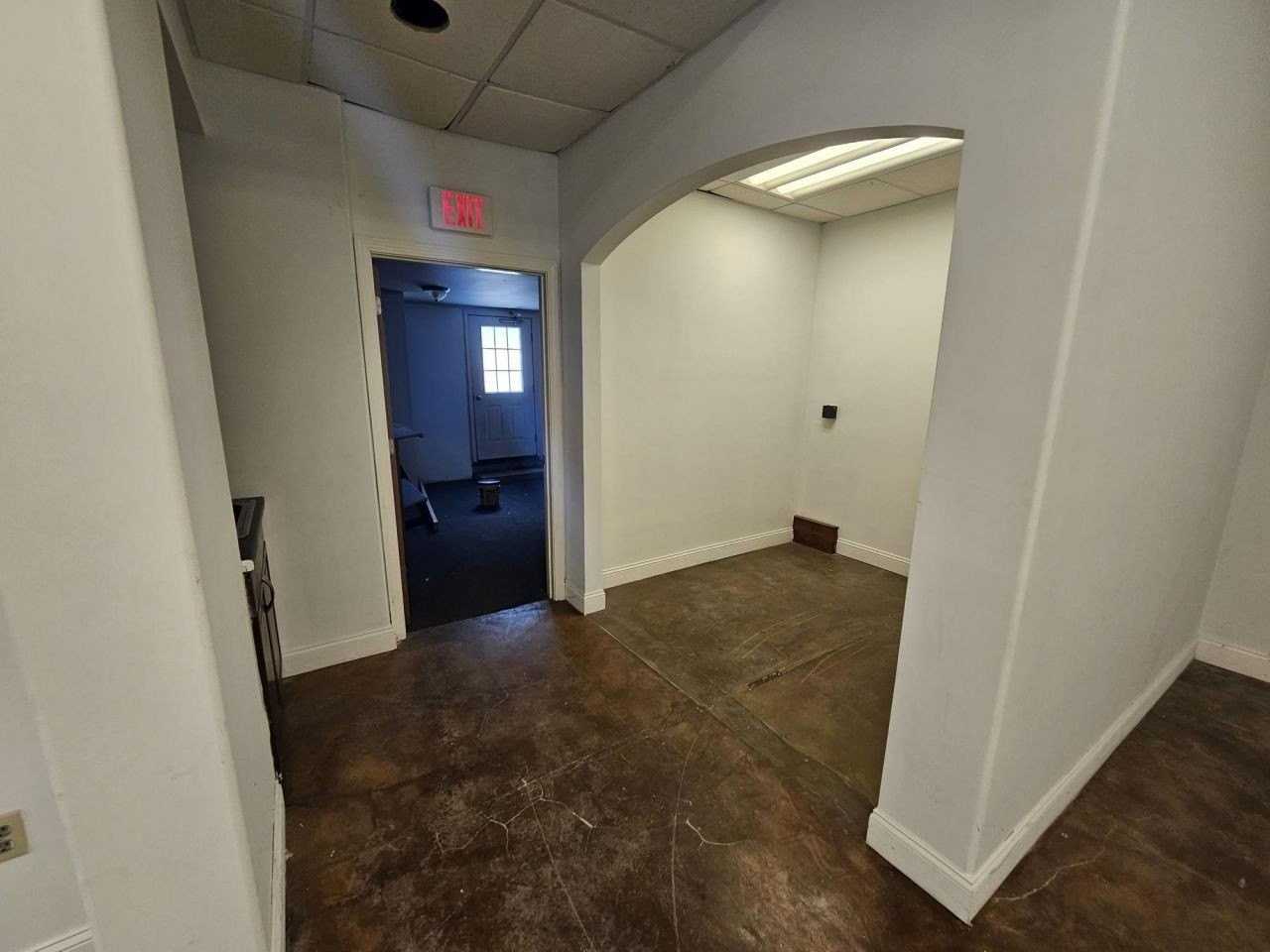 141 Winchester St - Photo 7 of 12