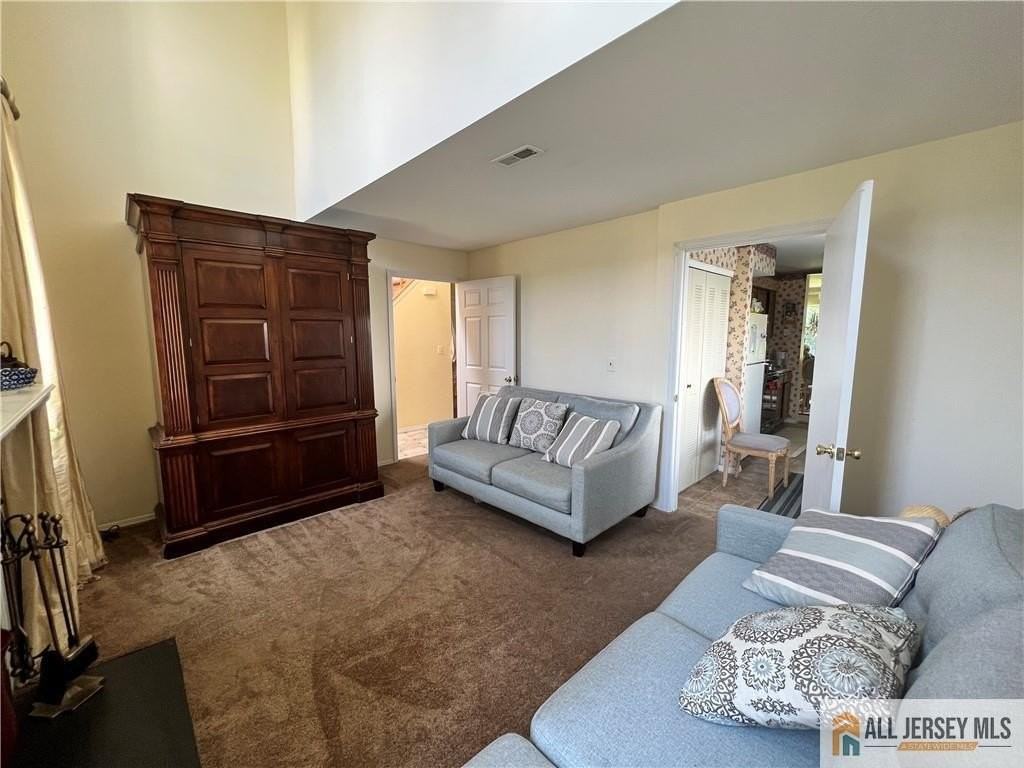 15 Jeffrey Cir - Photo 3 of 25