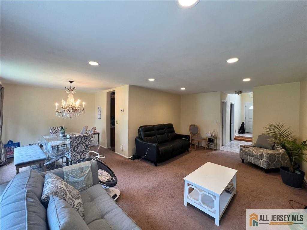 15 Jeffrey Cir - Photo 5 of 25