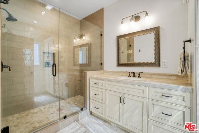1042 S Stanley Ave - Photo 3 of 8