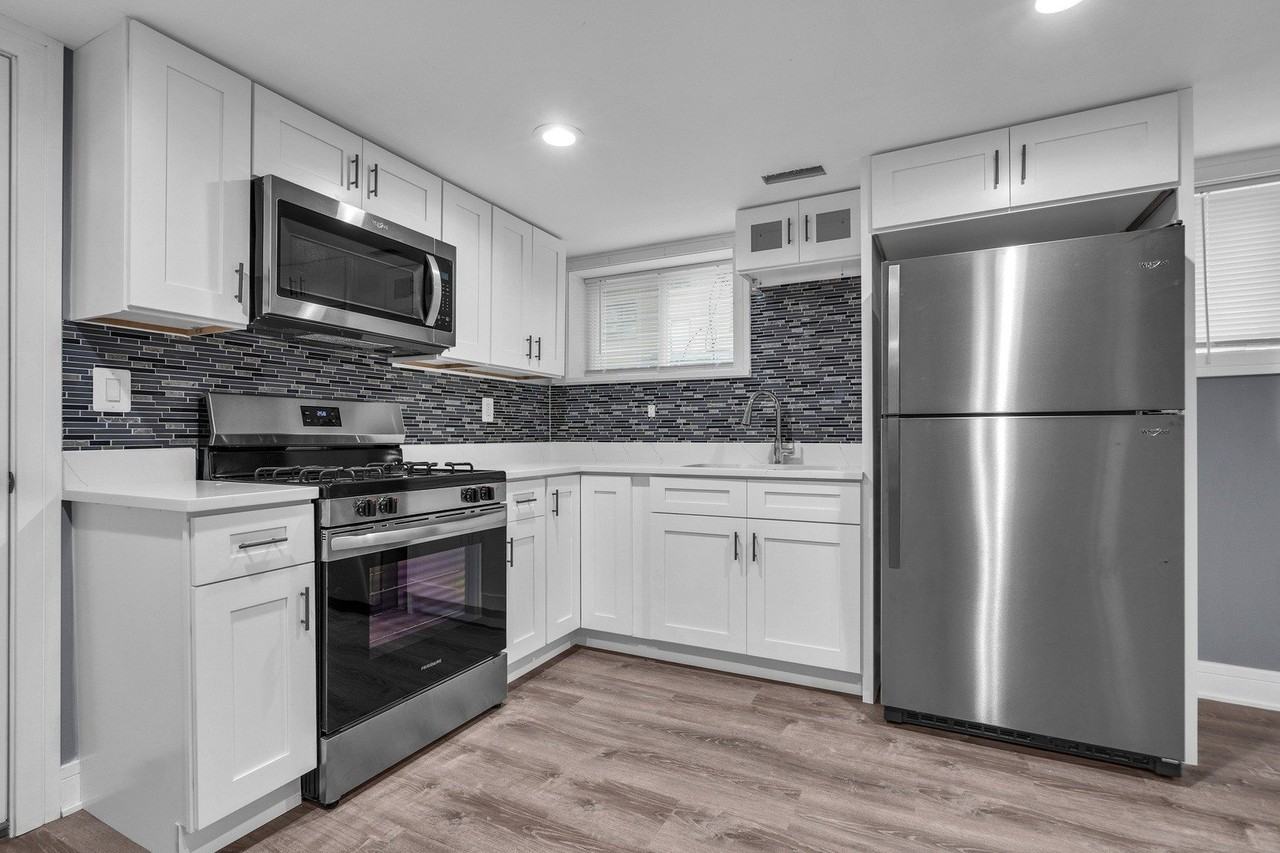 2424 West Hollywood Avenue #3 - Photo 3 of 20