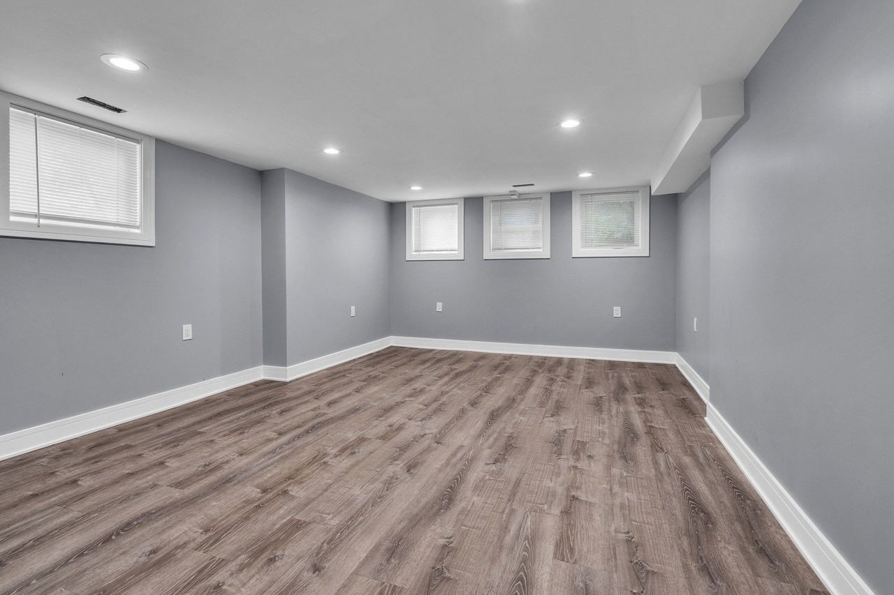 2424 West Hollywood Avenue #3 - Photo 7 of 20