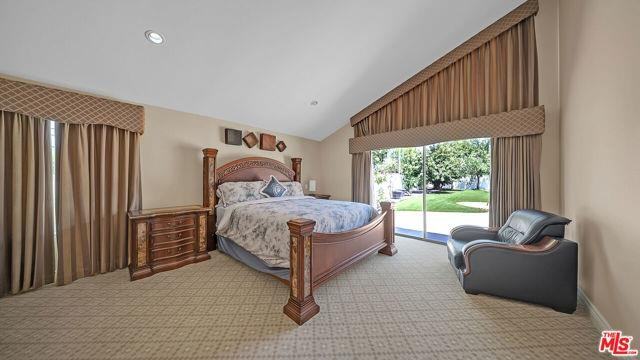 18259 Minnehaha St - Photo 3 of 8