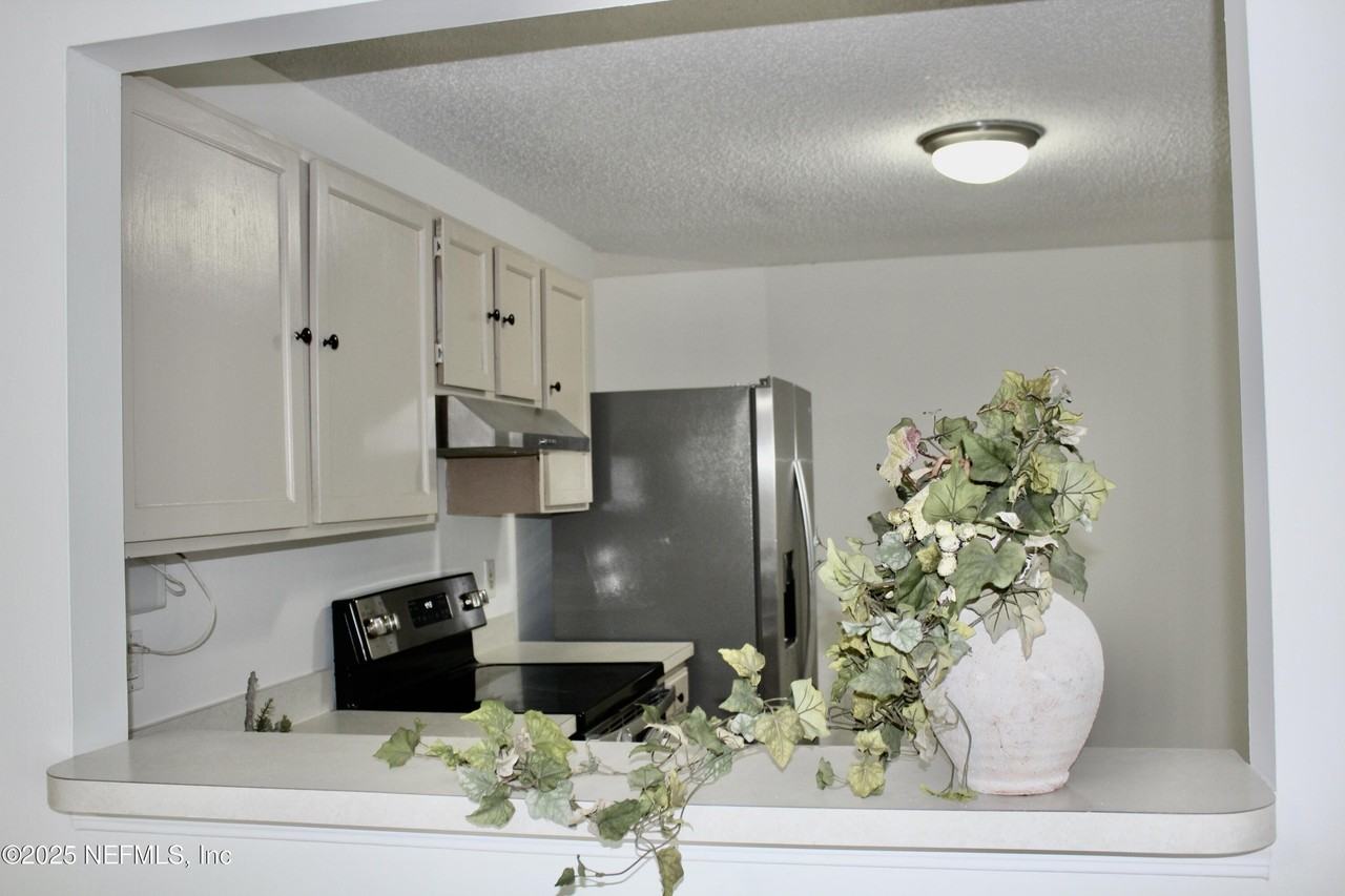 12627 Enchanted Hollow Dr - Photo 5 of 17