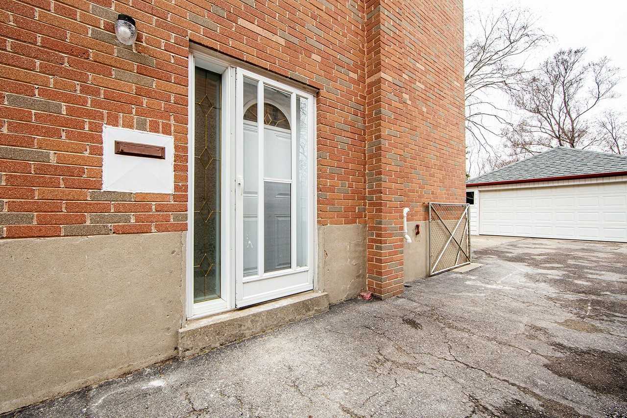 124 Edinborough Crt Bsmt #BS - Photo 2 of 10