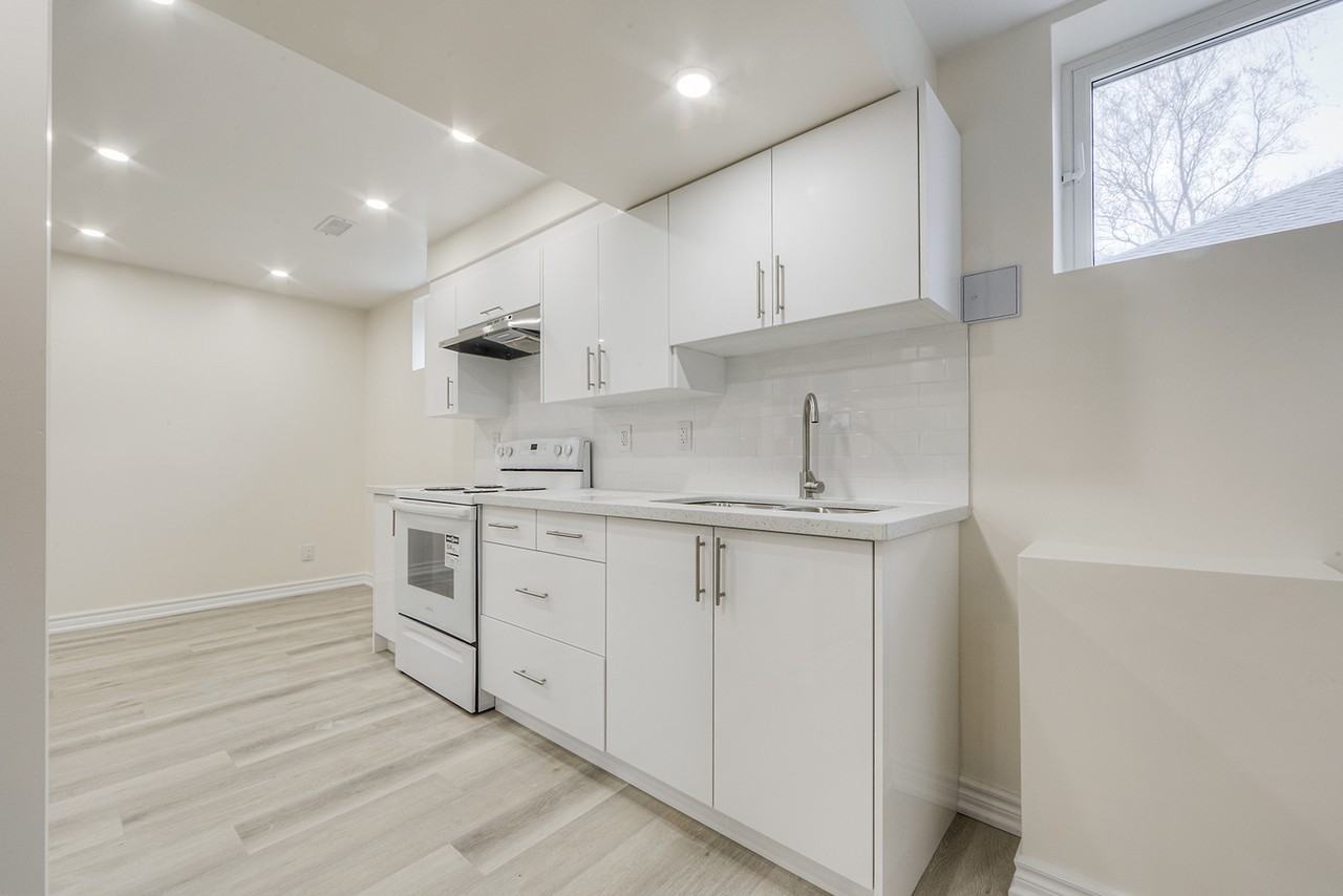 124 Edinborough Crt Bsmt #BS - Photo 3 of 10